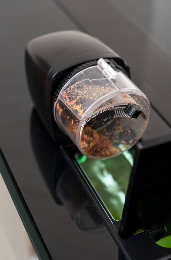 Automaattinen kalan syöttölaite